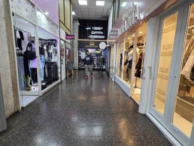 Local en venta en La Plata centro calle 8 con renta activa - 5