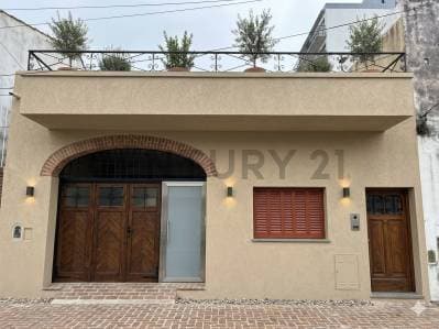 VENTA Casa 3 ambientes a refaccionar con parque y terraza | Caseros Norte – ACEPTA PERMUTA - 2