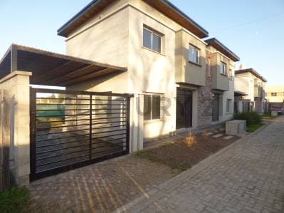 513 entre 142 y 143 Dúplex Casa en Complejo Cerrado en venta. FINANCIACION!! - Principal