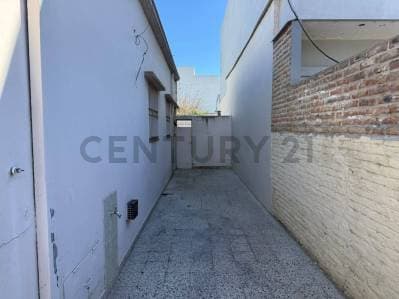 37 y 24 - Casa en venta de 2 dormitorios - La Plata, Barrio La Loma - 5