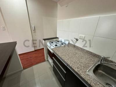 ALQUILER Imperdible Monoambiente con Cochera - Ubicación Premium en Lanús - 5