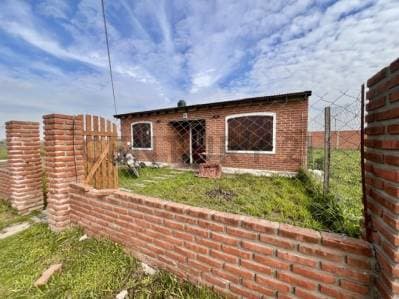 Casa en venta 3 ambientes con amplio parque en Marcos Paz - Principal