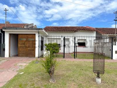 CASA 3 AMBIENTES C/PATIO Y PARRILLA, BARRIO FORTUNATO DE LA PLAZA, MAR DEL PLATA - Principal