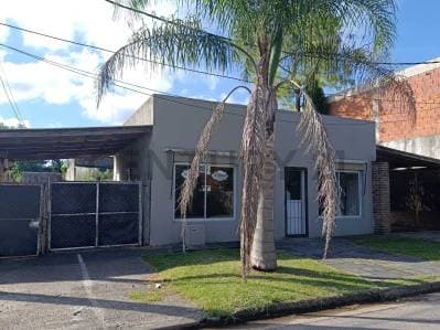 VENTA CASA Y LOCALES EN PARADA ROBLES | Lote 450 m² con Casa 4 AMB + 2 Locales Comerciales con Re - Principal