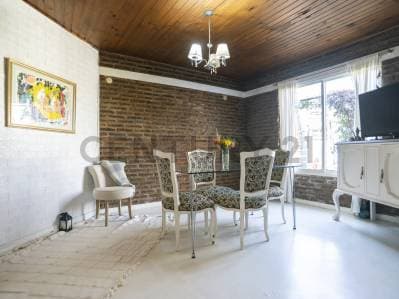 CASA EN VENTA EN LA PLATA APTO BANCO 2 DORMITORIOS PILETA VERDE - 3