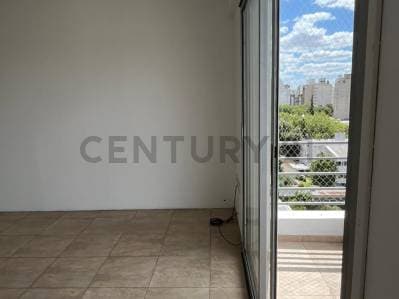 Venta Departamento. Un Dormitorio mas escritorio (2do dormitorio) y Cochera cubierta. Calle 11 62 y - 4