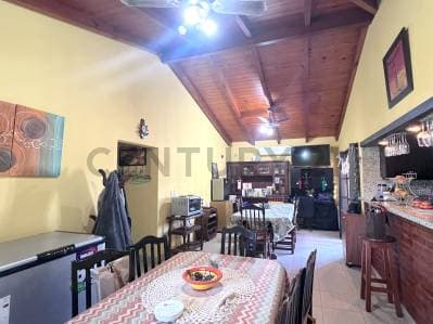 Casa en Venado Tuerto con dos dormitorios, 3 baños y cochera para 4 autos - 3