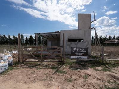 CASA EN VENTA EN LA PLATA (A TERMINAR) - Principal