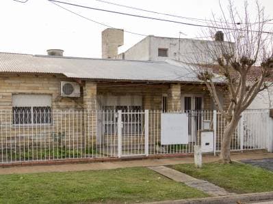 80 BIS ENTRE 120 Y DIAGONAL 620 Casa 2 dormitorios en venta Villa Elvira - Principal