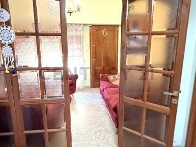 Casa de 2 dormitorios con cochera doble. VENADO TUERTO. - 4