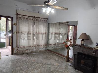 VENTA CASA MULTIFAMILIAR DE 3 AMBIENTES CON PATIO Y COCHERA, EN HAEDO - 2