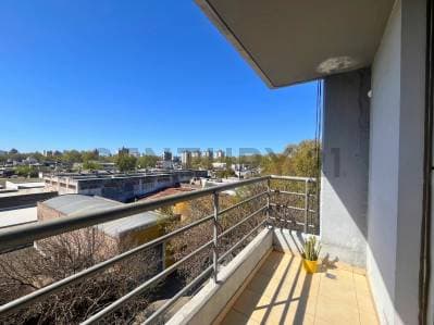 Venta Monoambiente amoblado con balcón al frente en Cinco Esquinas, Rosario - 2