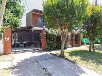 VENTA/PERMUTA CASA C/PILETA 4 AMB. LA REJA MORENO - 4