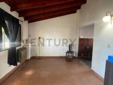 CASA EN VENTA EN LA PLATA DE 3 DORMITORIOS COCHERA CUBIERTA Y PATIO - 4