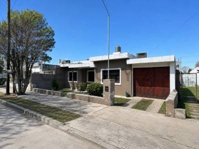 VENTA DE CASA 3 DORMITORIOS PARQUE Y PILETA BARRIO LOS BOULEVARES - 3