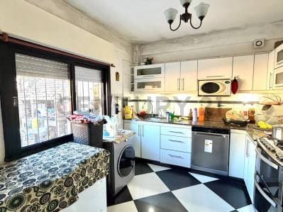 Venta Casa 6 Ambientes sobre Lote de 600 m² | Pileta | Garage para 3 Autos | A 1 Cuadra del Acceso O - 5