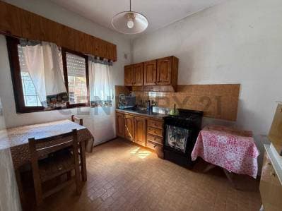 Casa 4 ambientes con parque y cochera. Barrio Parque Camet - 5