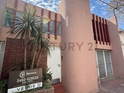 VENTA de Exclusiva propiedad con vivienda, estudio y sector habitacional complementario - Principal