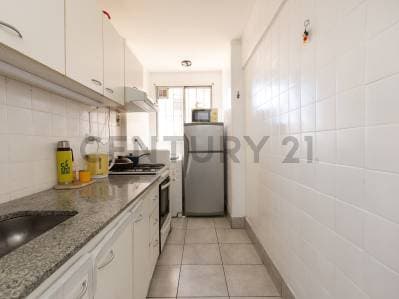 VENTA DEPTO 2 AMBIENTES CON BALCON LUMINOSO EN SAN TELMO - ACEPTA PERMUTA - 2