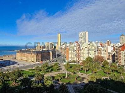 Exclusivo Semipiso de 4 Ambientes al Frente con Balcón - Zona Plaza Colón - 2