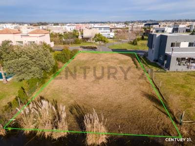 Lote al agua con salida directa al espejo – El Cantón Golf | Nuevo Precio – Oportunidad - Principal