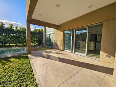Casa moderna en venta en Las Tipas, Nordelta | Lote interno 504 m² | Piscina y cochera para 3 autos - 3
