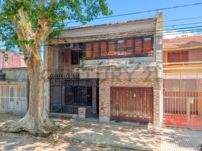 VENTA - CASA - 4 DORMITORIOS - COCHERA - PATIO -ZONA SUR, ROSARIO - 5