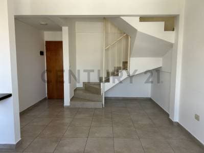 Venta Departamento 1 dormitorio (y escritorio) calle 63 e/ 16 y 17 - 5