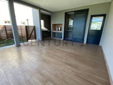 CASA CON PILETA PARQUIZADA EN SAN RAMON - 3
