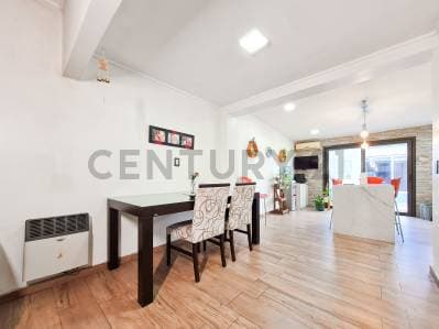 Venta de Casa con 3 Dormitorios y Quincho en Barrio Jardín. La Plata - 3
