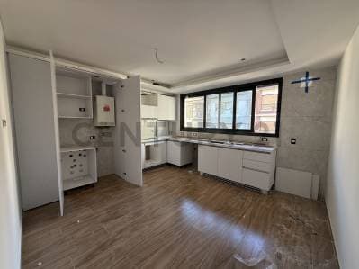 VENTA DEPTO 4 AMBIENTES CON DEPENDENCIA EN FLORES A ESTRENAR - Principal