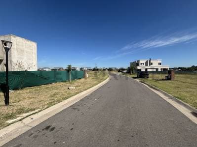 VENTA Lote 600 m² CENTRAL en Village Joven – Bella Vista – Excelente ubicación y gran proyección - 4