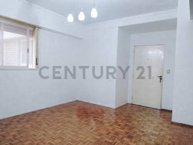Venta departamento 2 amb Av del Libertador - A pasos del Rio - 3