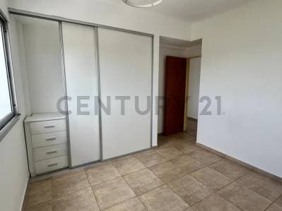Venta Departamento. Un Dormitorio mas escritorio (2do dormitorio) y Cochera cubierta. Calle 11 62 y - Principal