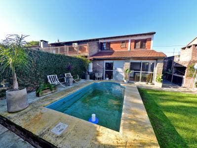 VENTA CASA 5 AMBIENTES CON PILETA, QUINCHO Y JARDÍN EN HURLINGHAM - Principal
