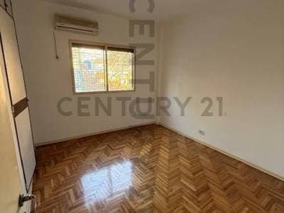 VENTA-PERMUTA depto tipo PH 3 Amb c/balcon y patio Almagro - 4