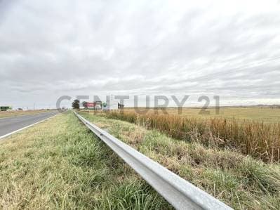 Campo de 8 hectáreas sobre Ruta Nacional 8 con renta publicitaria - 3