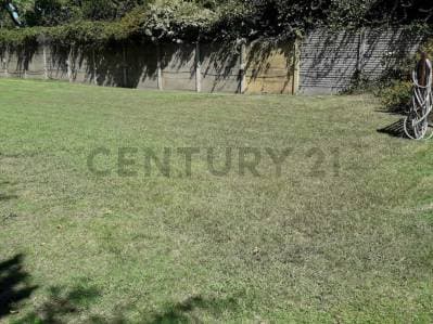 VENTA LOTE CON PISCINA Y MEJORAS EN FUNES - 3