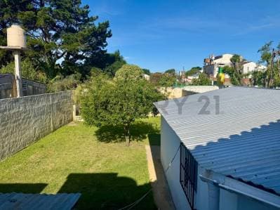 2 Departamentos en venta con cochera y parque Santa Teresita - 2