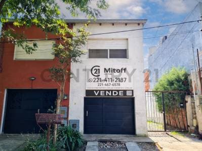 PH DE 1 DORMITORIO CON PATIO Y COCHERA EN VENTA EN LA PLATA - Principal