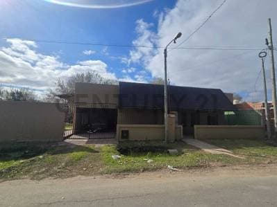 GRAN OPORTUNIDAD DE INVERSION EN LA PLATA!! VENTA DE CASA EN CALLE 5 BIS ENTRE 602 Y 603 - 4