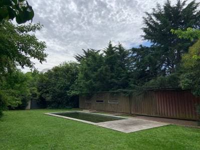 Lote en VENTA con piscina y 2 módulos habitacionales (contenedores) a reciclar, City Bell (443 y 21 - 3