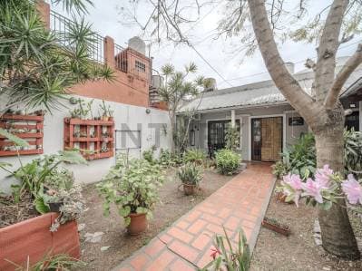 VENTA CASA 3 AMBIENTES CON PATIO -ACEPTA PERMUTA- General San Martín - Principal