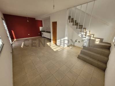 Duplex de 2 Dormitorios con Cochera en Venta en Ringuelet - 2