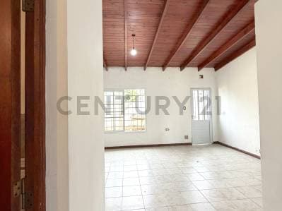 Departamento 2 ambientes con patio e ingreso para vehículo. VENADO TUERTO - 5