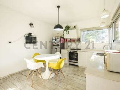 CASA EN VENTA EN CITY BELL DE 2 DORMITORIOS - 5