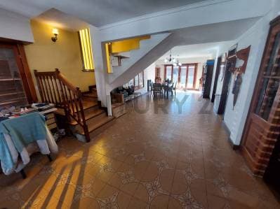 VENTA CHALET CUATRO AMBIENTES PARQUE Y QUINCHO. CAISAMAR. MAR DEL PLATA - 2