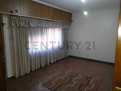 VENTA CASA 3 AMBIENTES BERNAL. - 2
