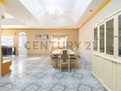 VENTA CASA 6 AMBIENTES MUY ESPACIOSA-PARQUE AVELLANEDA - Principal