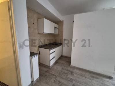 Oportunidad en Pilar Centro: Monoambiente con Balcón y Ascensor | Acepta Permuta por Vehículo - 4
